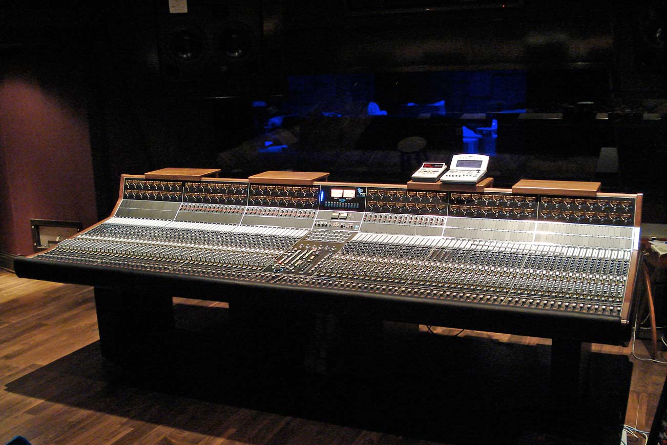 Consoles & Mixers